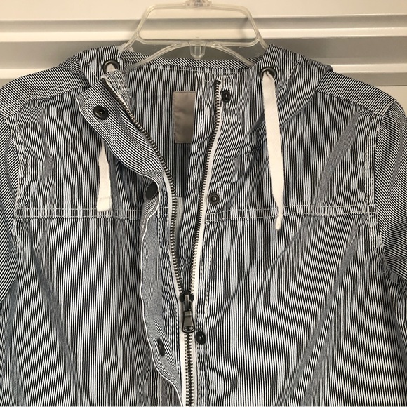 So striped jacket. - Picture 5 of 9